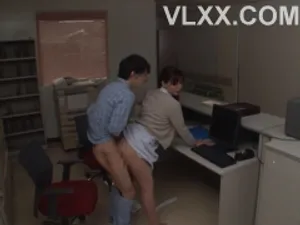 Cô giáo cho cậu học trò ở nhờ, nhưng cô quá đẹp làm cậu không chịu nổi