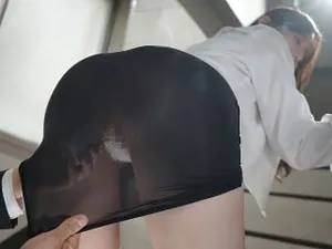 Video bị rò rỉ mới nhất về một nữ sinh đeo kính chờ bạn trai vào phòng cả buổi chiều, và đoạn hội thoại rất hài hước