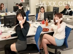 đưa cô nhân viên nữ xinh đẹp say xỉn về nhà nghỉ, cậu thanh niên tò mò…